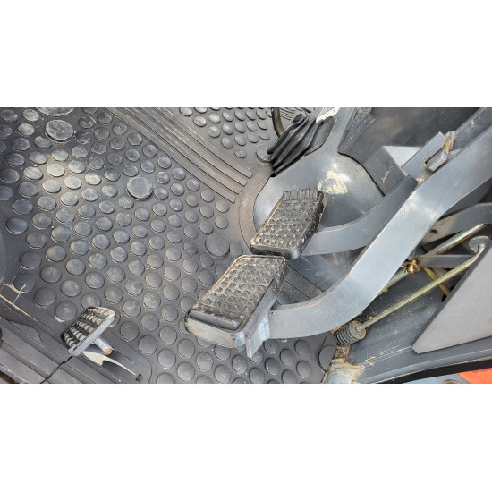 Міні-трактор Kubota GL-32 CAB з грунтофрезою - Зображення 13