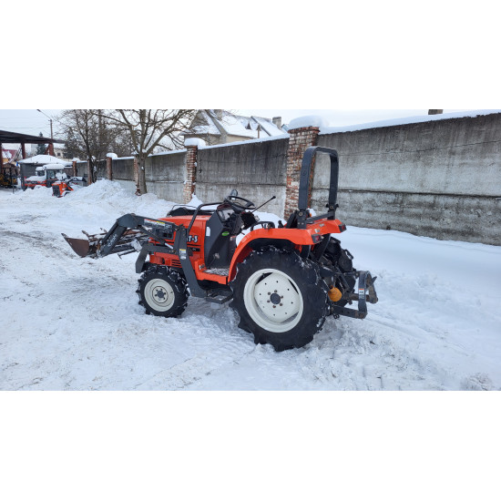 Міні-трактор Kubota GT-3 з фронтальним навантажувачем - Зображення 3
