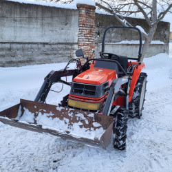 Міні-трактор Kubota GT-3 з фронтальним навантажувачем