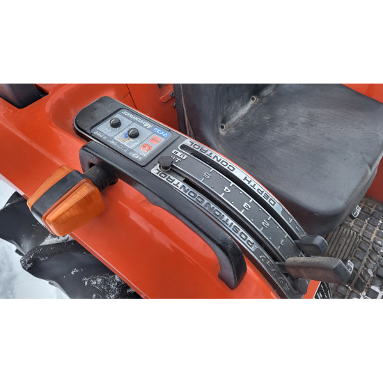 Міні-трактор Kubota GT-3 з фронтальним навантажувачем - Зображення 8