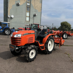 Міні-трактор Hitachi CTX180 (Kubota KB18)